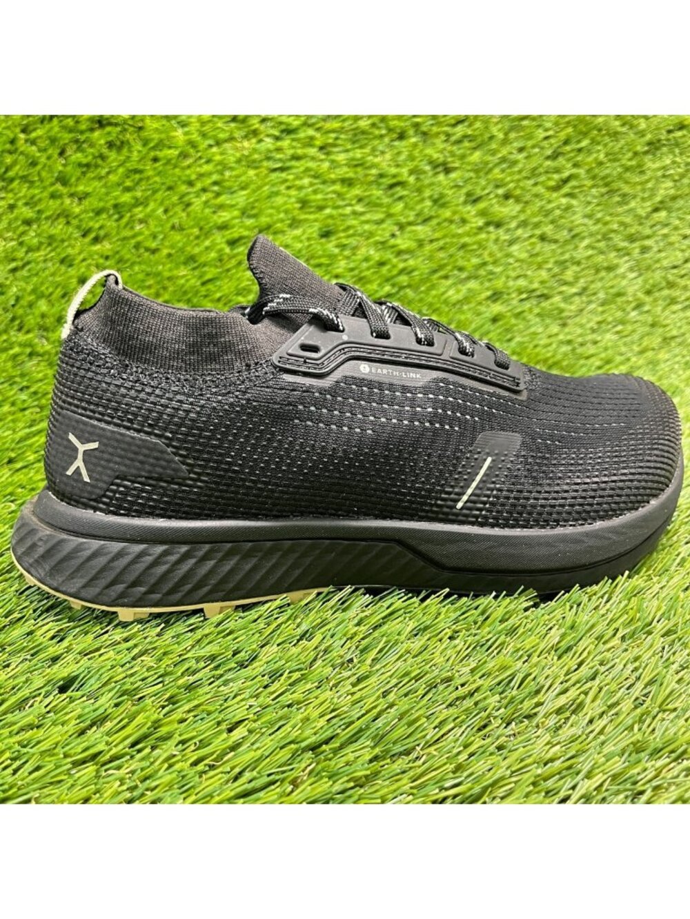 Flux Footwear Adapt Trail Runner Black Womens Size 7 Athletic Shoes Sneakers
